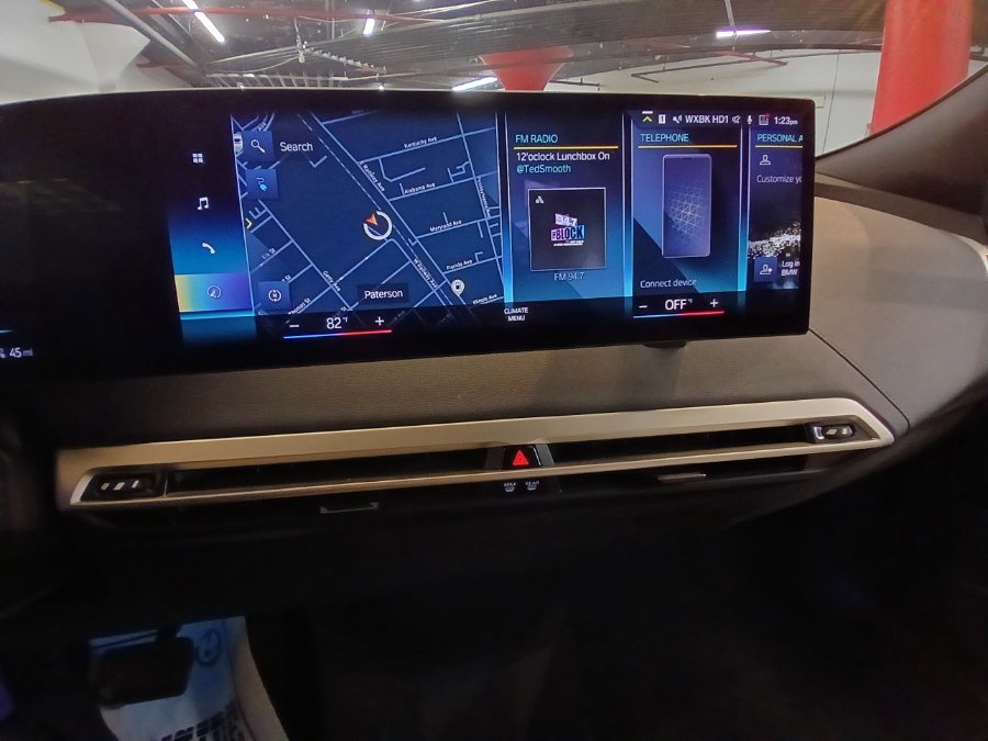 Used 2023 BMW iX xDrive50 w/ Sport Package image 8