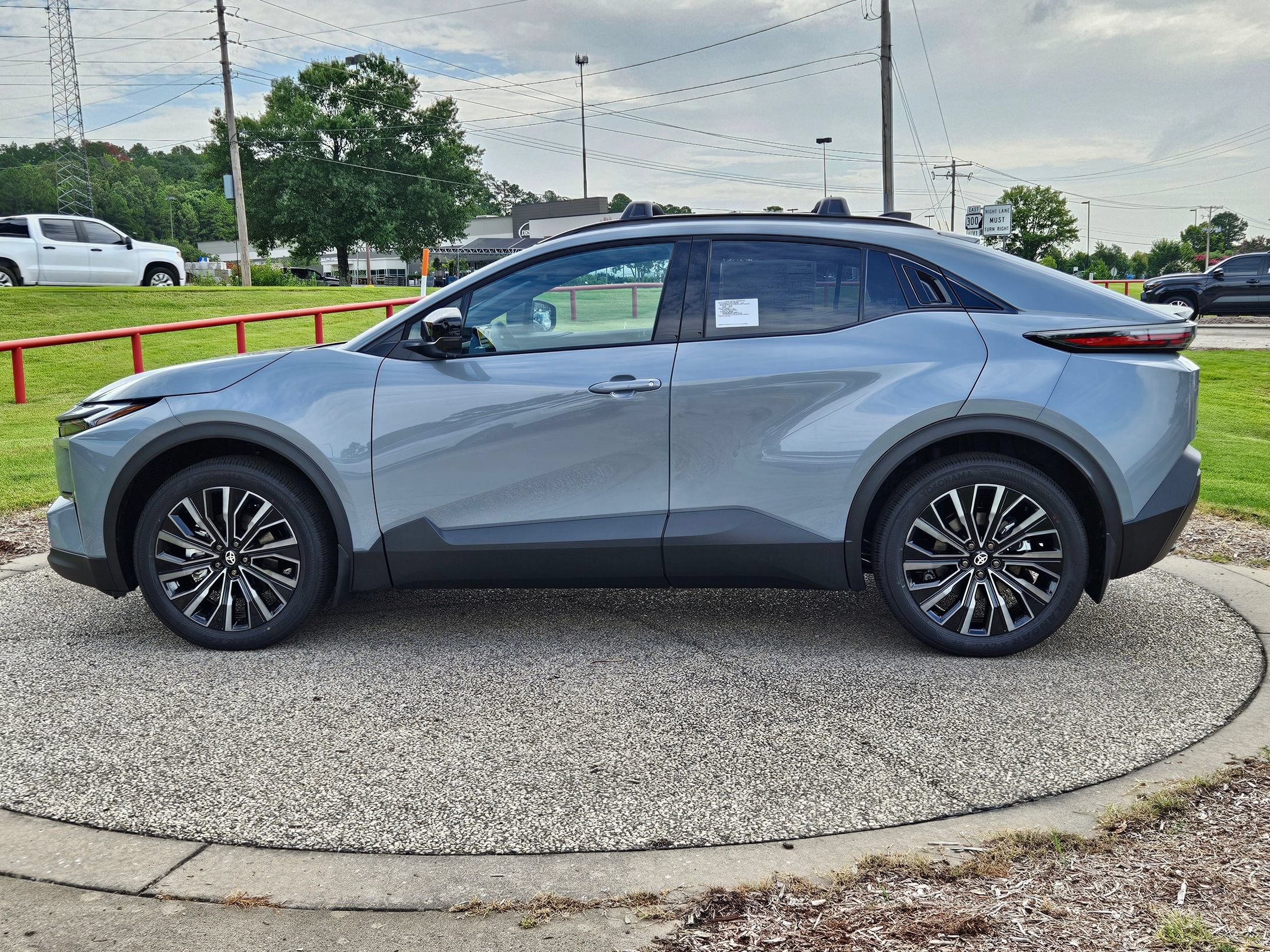 New 2026 Toyota C-HR AWD/4WD image 4