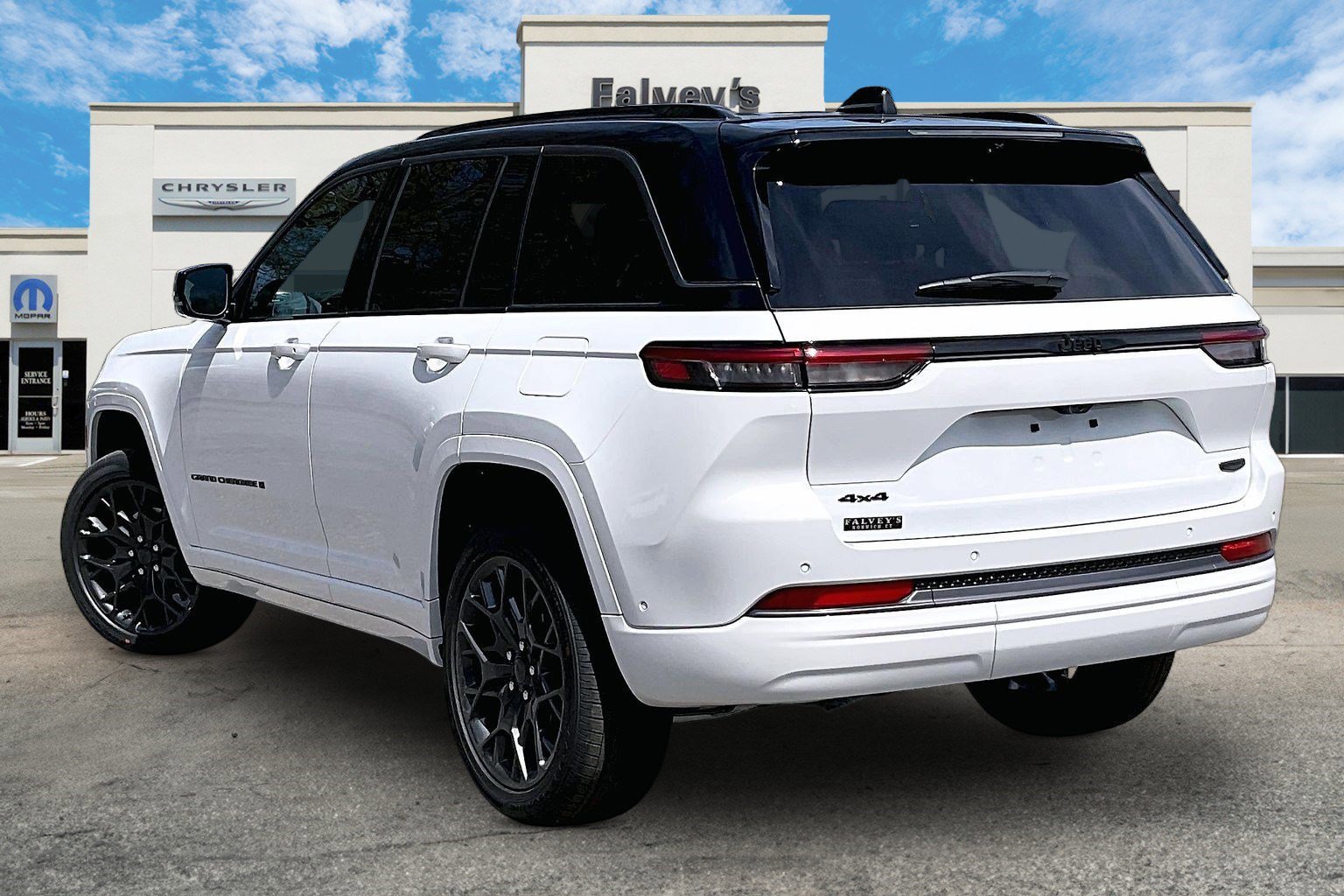 New 2026 Jeep Grand Cherokee Summit w/ Obsidian Package AWD/4WD image 3