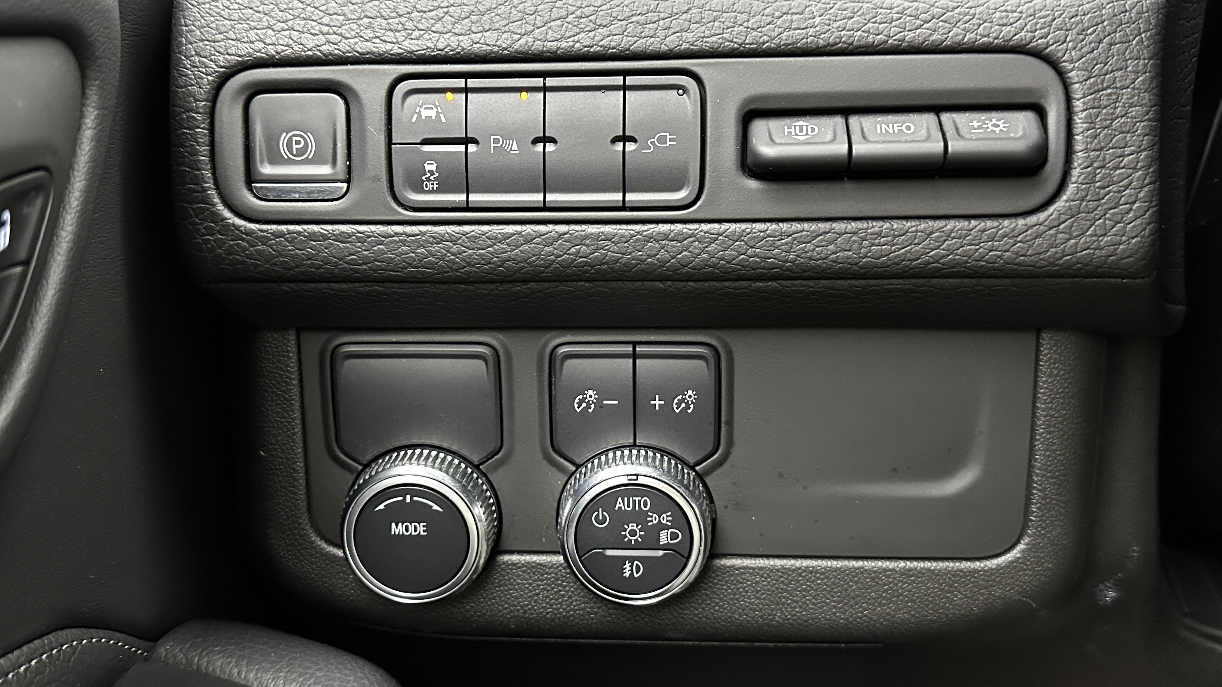 Used 2021 GMC Yukon Denali w/ Denali Premium Package image 22