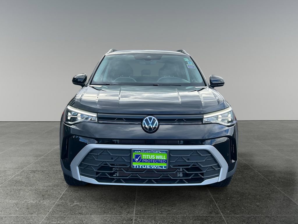 Used 2025 Volkswagen Taos SE AWD/4WD image 2