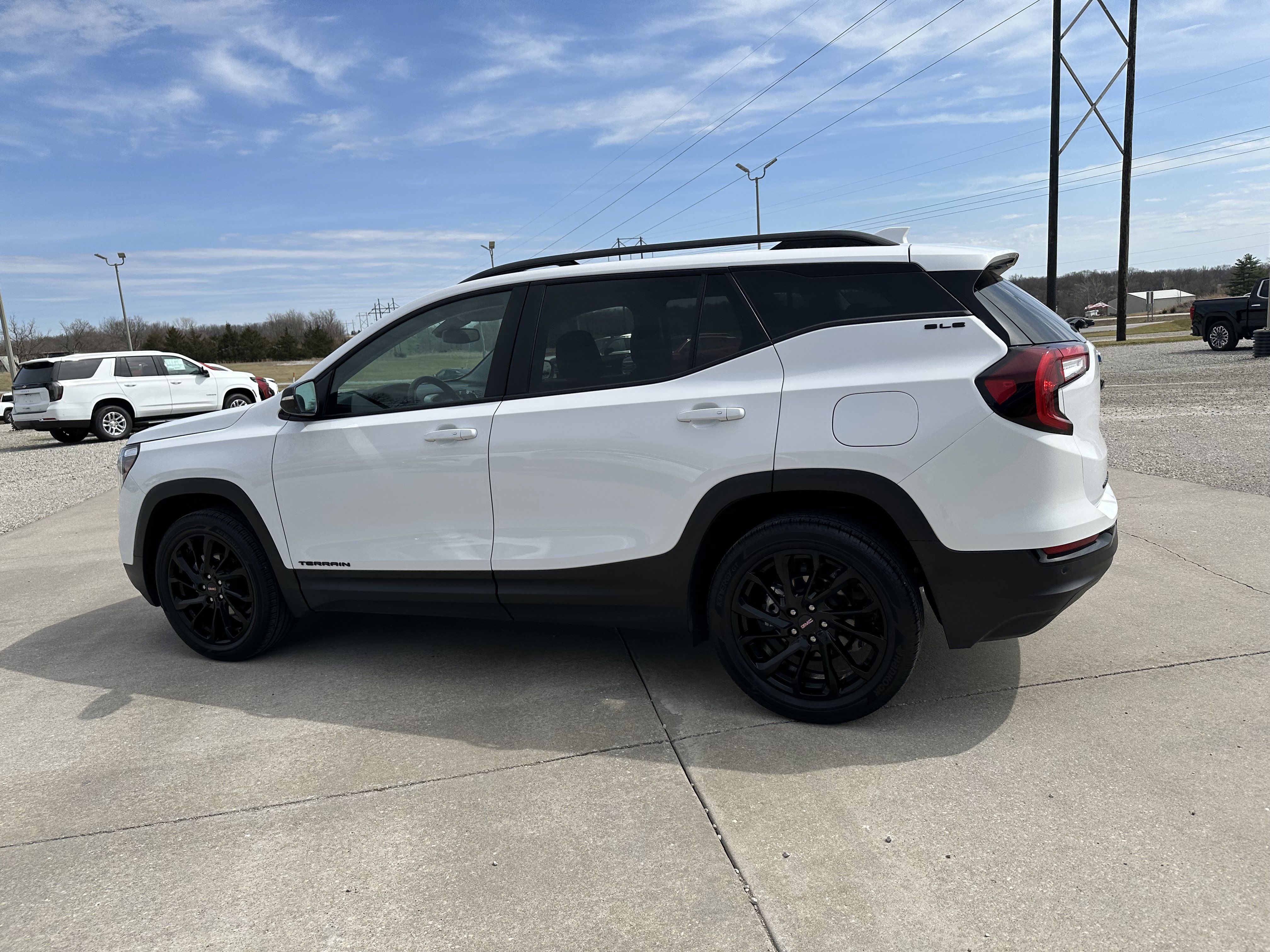 Used 2023 GMC Terrain SLE w/ Driver Convenience Package image 6