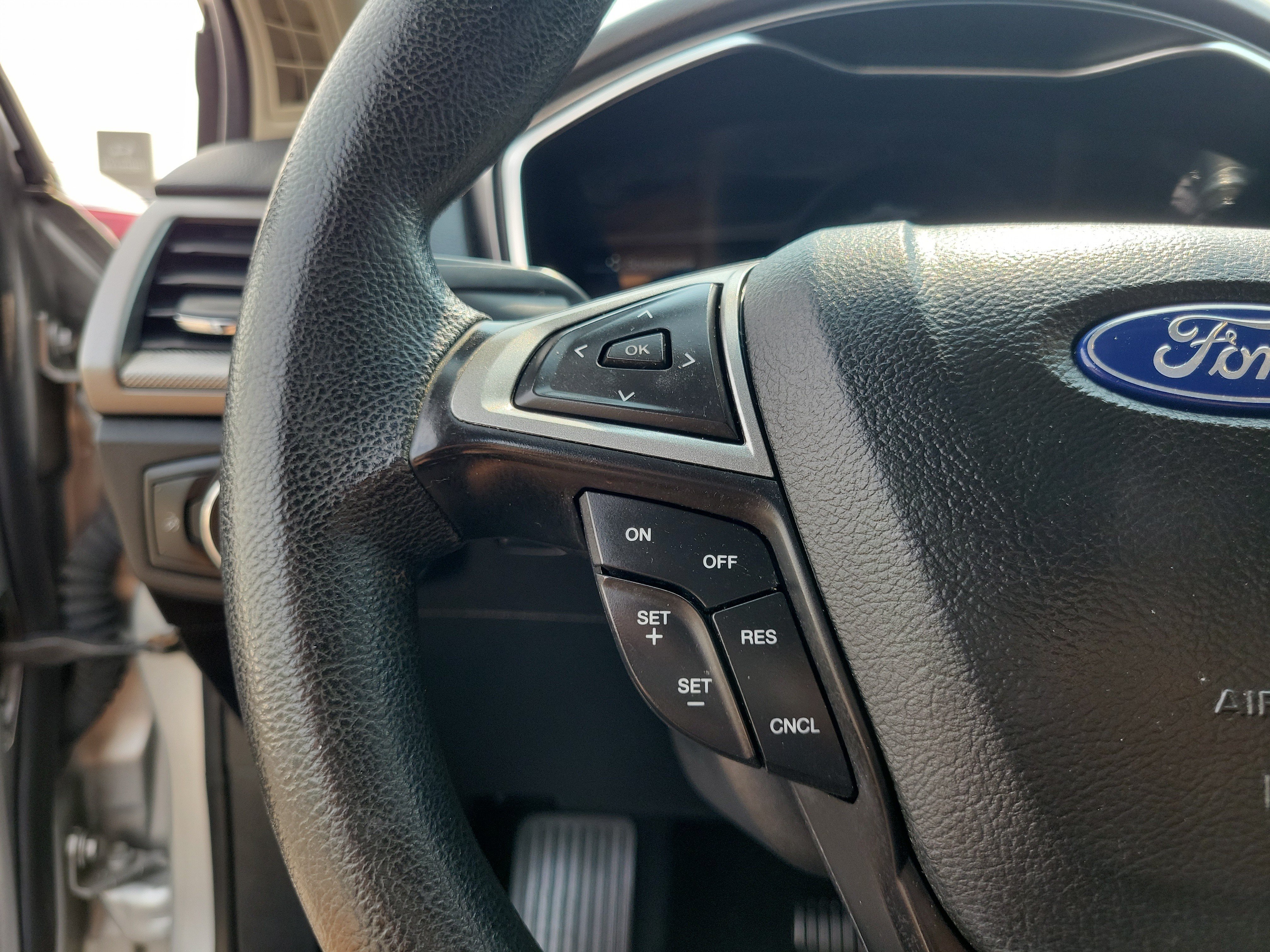Used 2018 Ford Fusion SE FWD image 22
