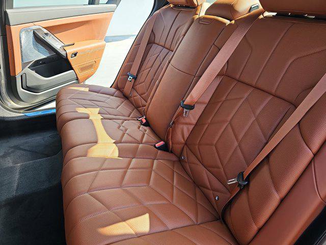 New 2025 BMW i7 M70 image 14