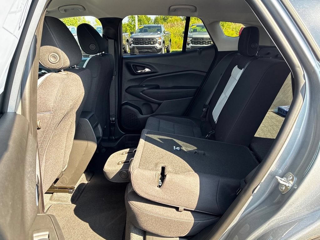 New 2026 Chevrolet Trax LS w/ LS Convenience Package FWD image 21