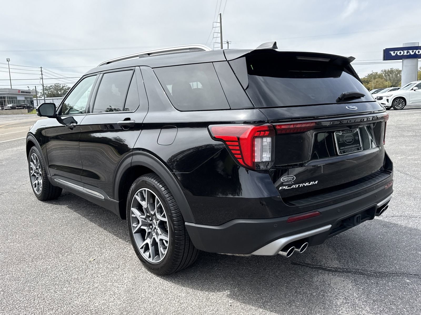 Used 2025 Ford Explorer Platinum w/ Ultimate Package RWD image 3