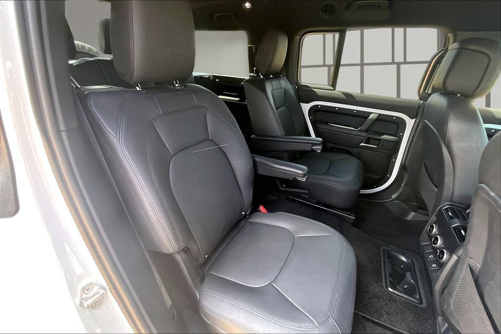 Certified 2025 Land Rover Defender 130 X-Dynamic SE AWD/4WD image 27