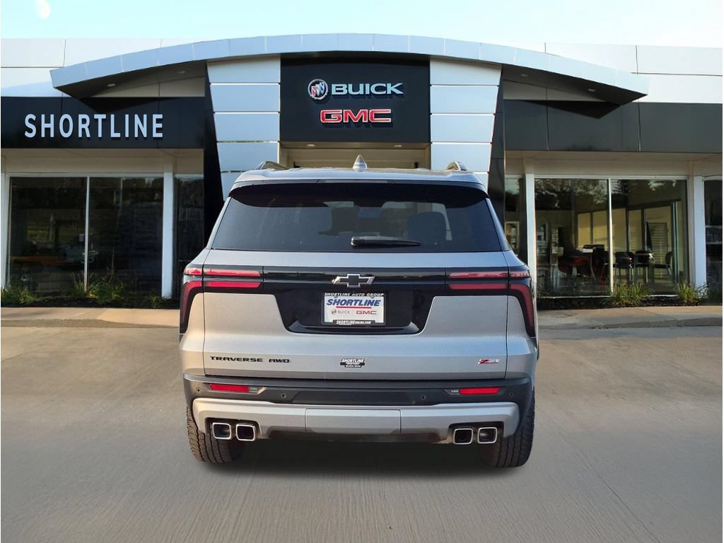 Used 2025 Chevrolet Traverse Z71 AWD/4WD image 4