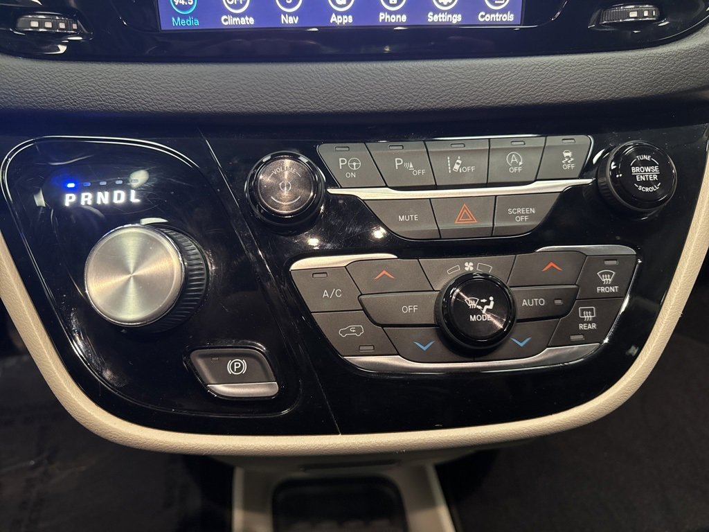 Used 2020 Chrysler Pacifica Touring-L Plus image 20