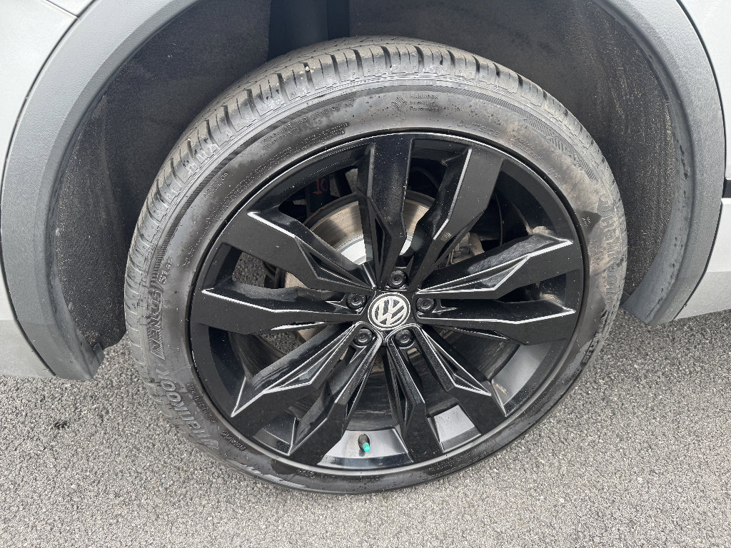 Used 2021 Volkswagen Tiguan SE R-Line image 25