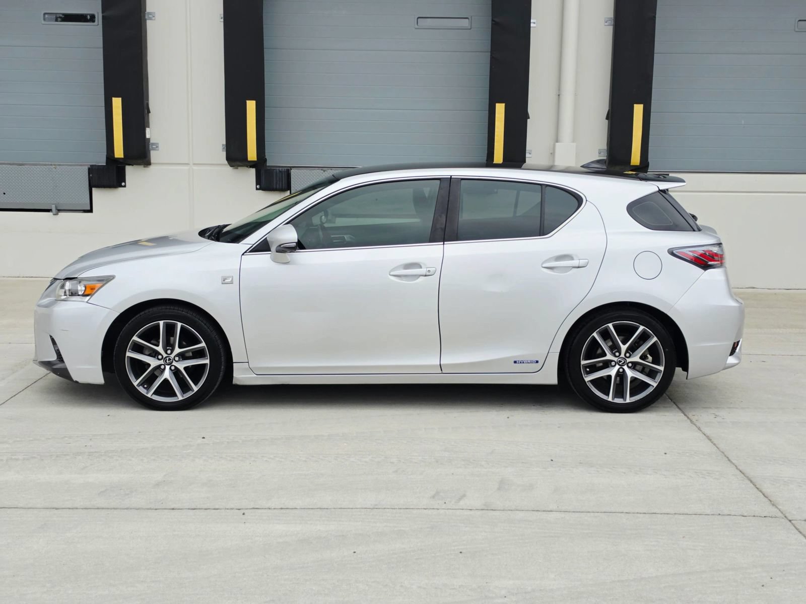 Used 2016 Lexus CT 200h FWD image 2