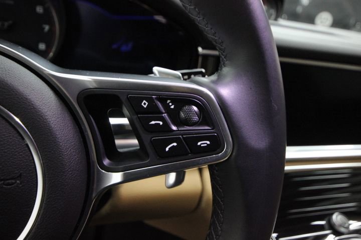 Used 2018 Porsche Panamera 4S image 20