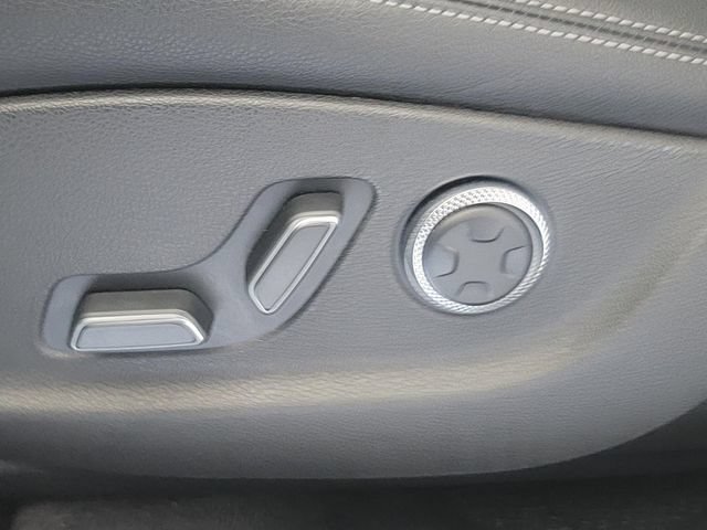 Used 2025 Genesis GV70 2.5T AWD/4WD image 33