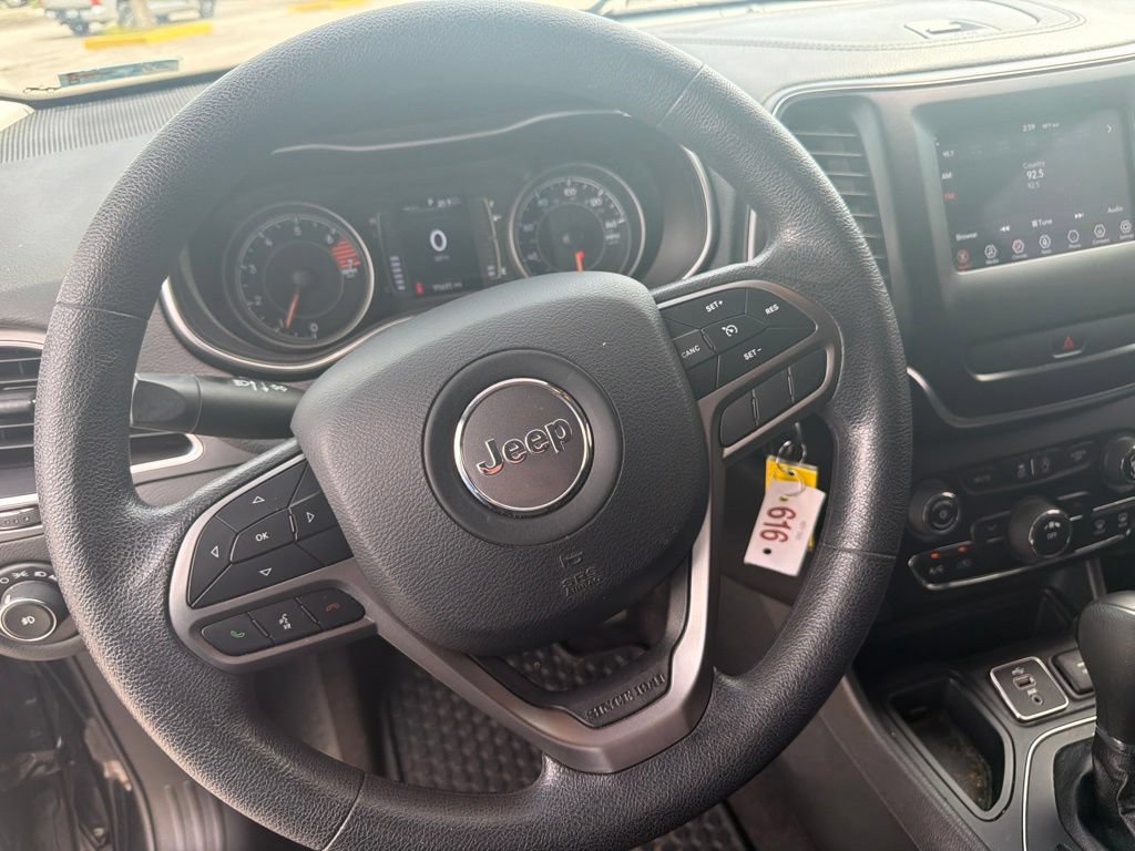 Used 2019 Jeep Cherokee Latitude w/ Popular Appearance Group FWD image 10