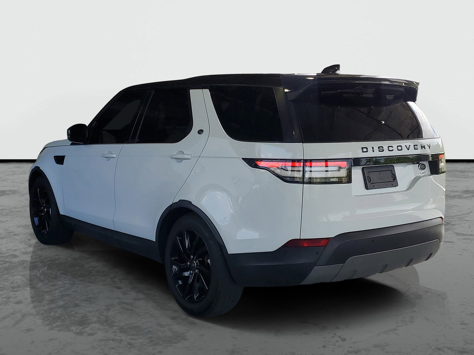 Used 2018 Land Rover Discovery SE AWD/4WD image 3