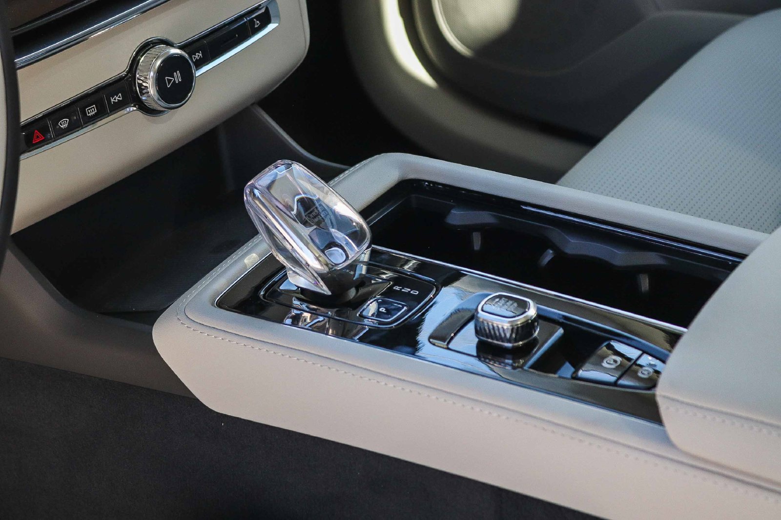 New 2027 Volvo XC90 B6 Ultra AWD/4WD image 19