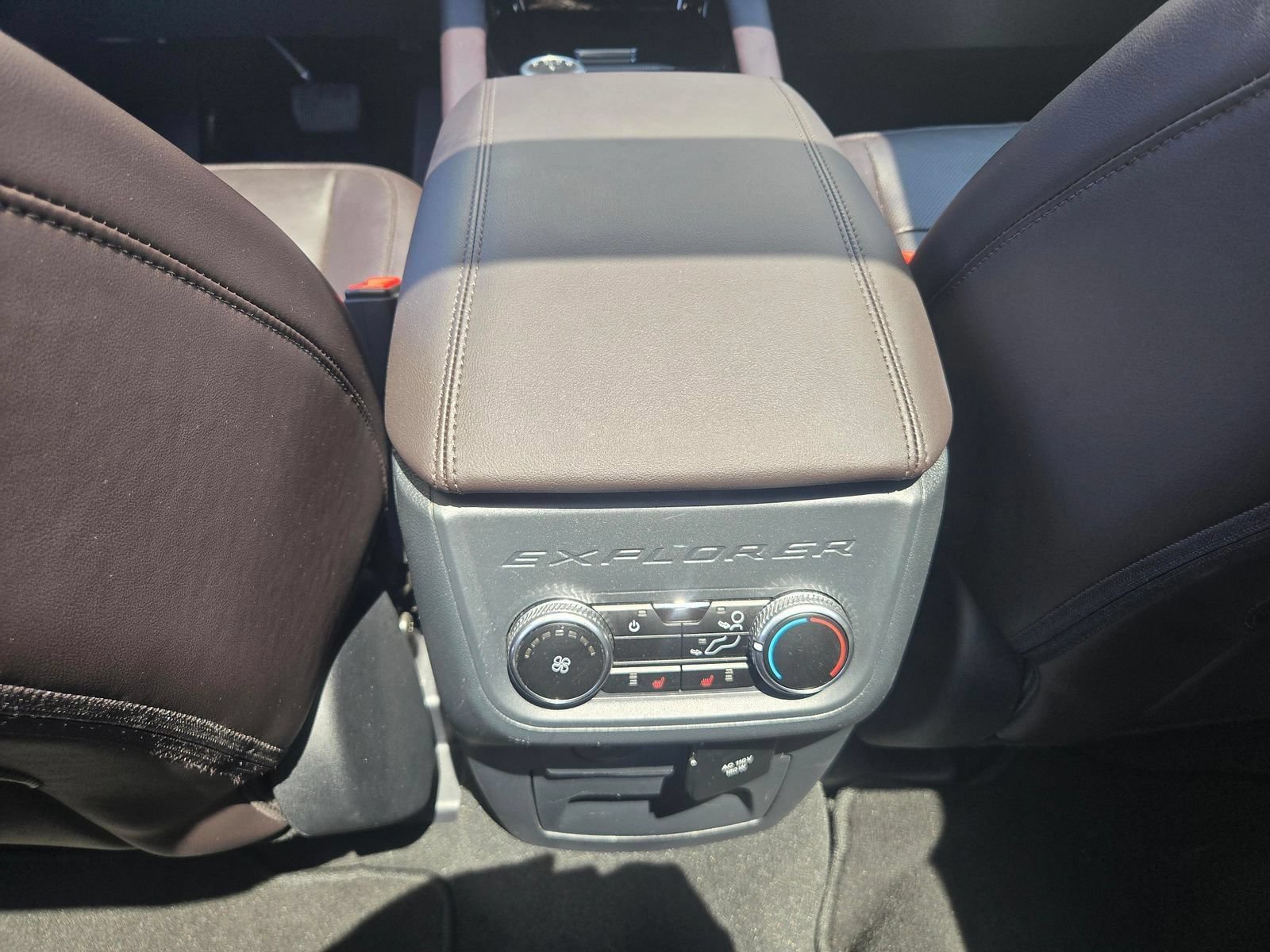 Used 2025 Ford Explorer Platinum w/ LUX Leather Package AWD/4WD image 7