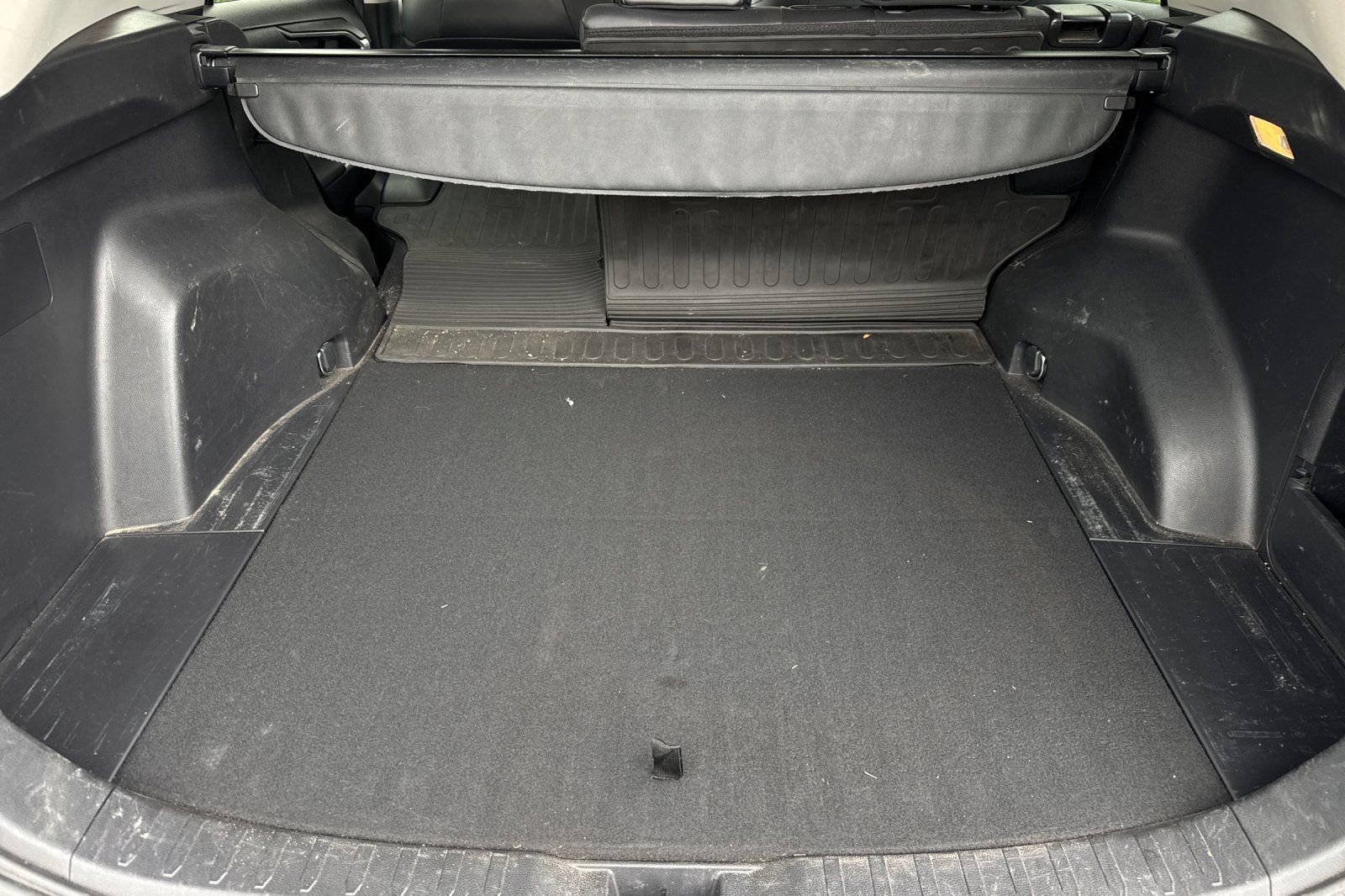 Used 2021 Toyota RAV4 XLE Premium AWD/4WD image 17