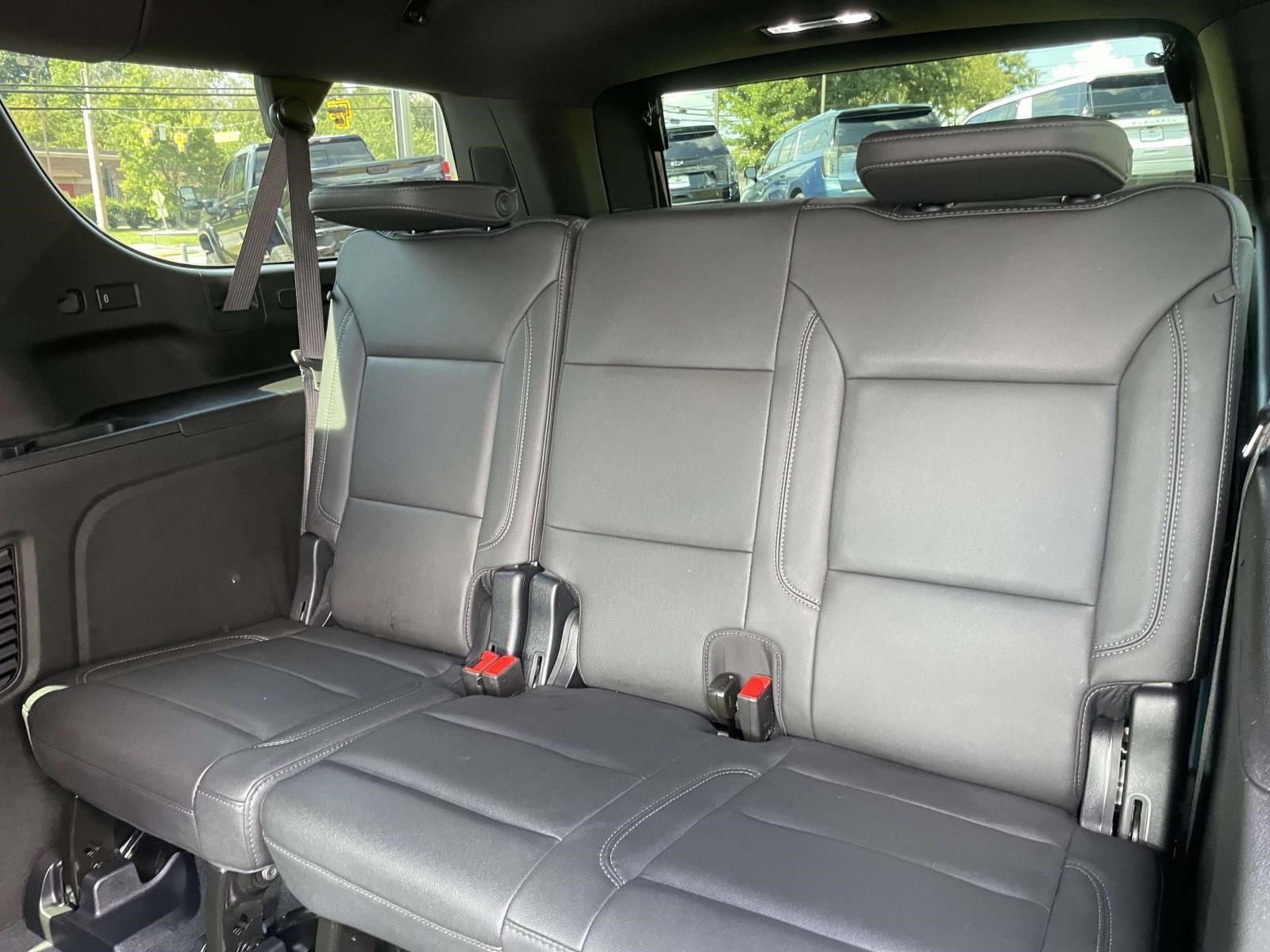 Used 2025 Chevrolet Suburban LT w/ Comfort Package AWD/4WD image 12