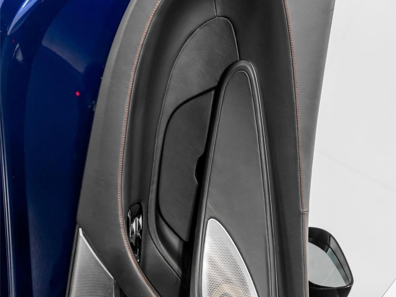 Used 2023 McLaren GT RWD image 43