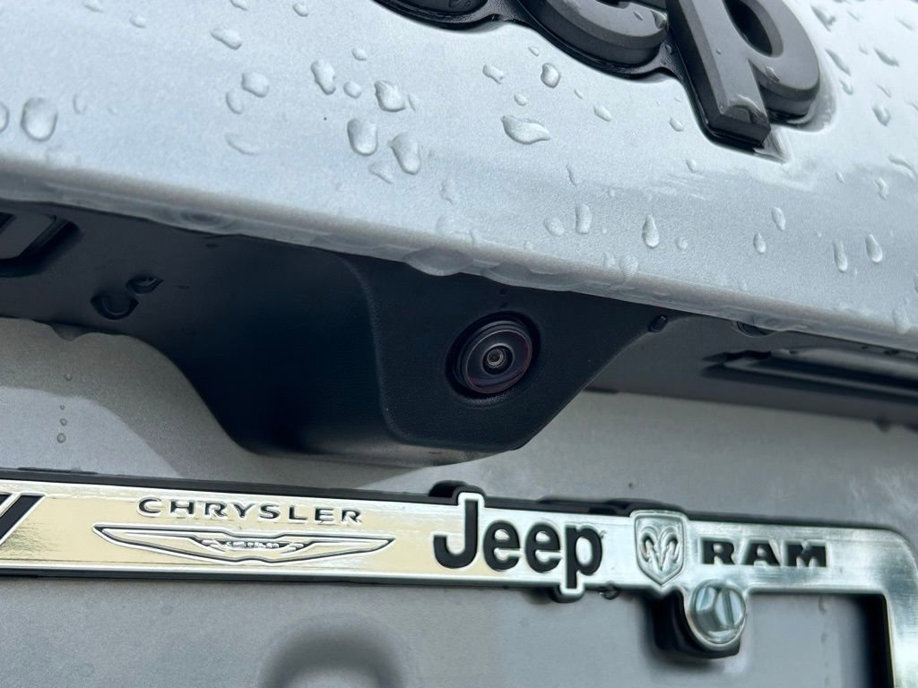 New 2025 Jeep Compass Latitude w/ Sun & Sound Group AWD/4WD image 29