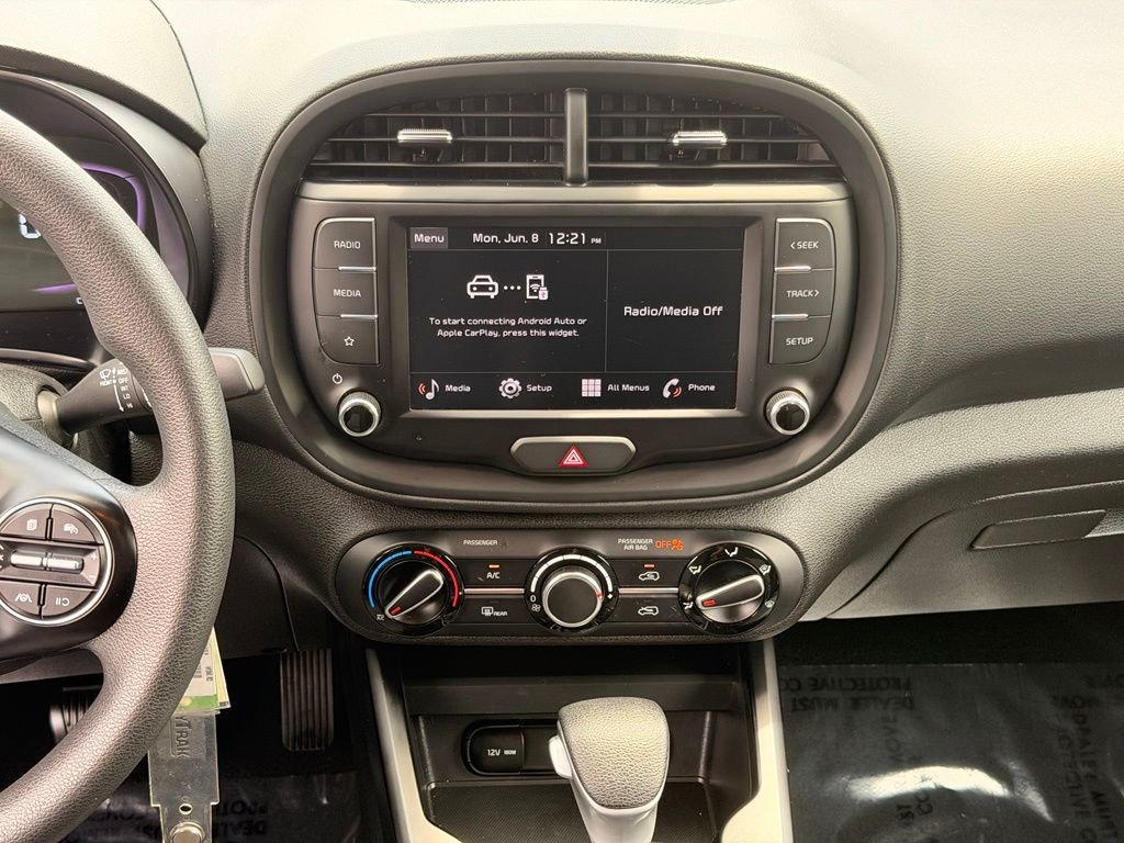 Used 2024 Kia Soul LX w/ Option Group 015 FWD image 17