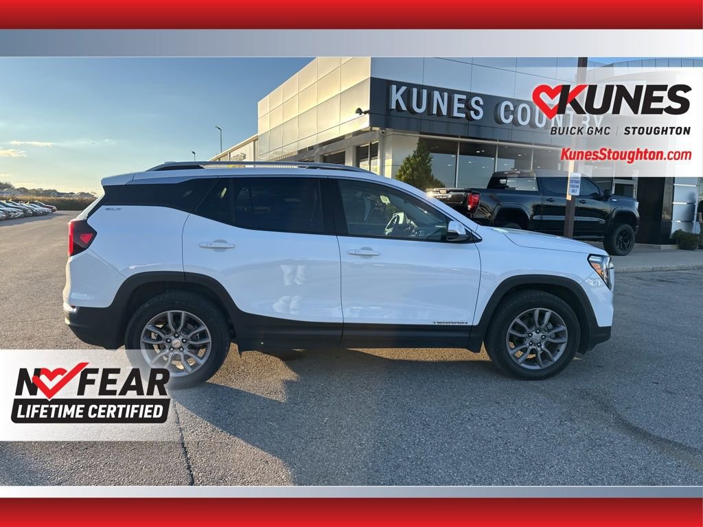 Used 2024 GMC Terrain SLT image 13