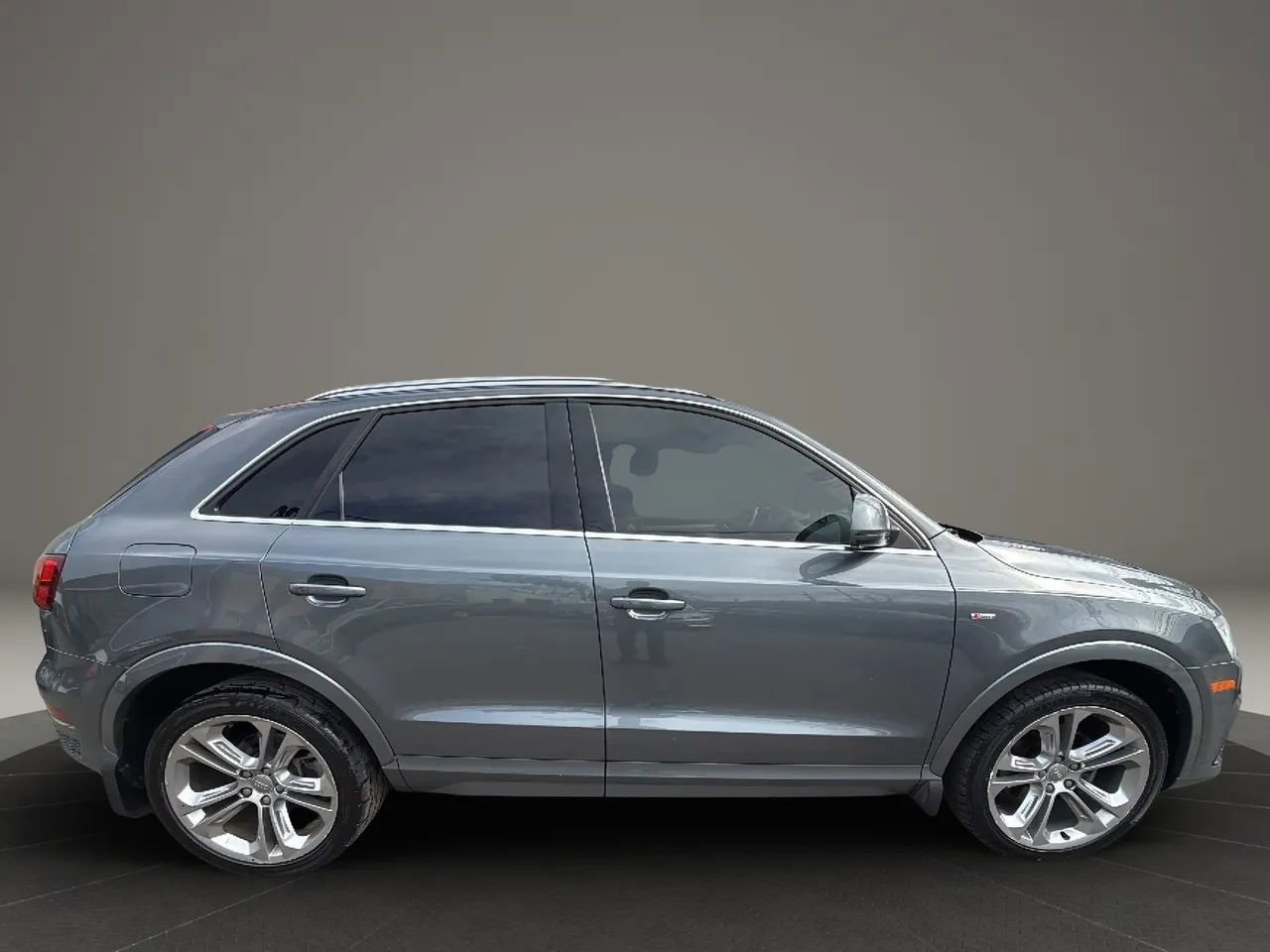 Used 2017 Audi Q3 2.0T Prestige w/ Prestige Package AWD/4WD image 3