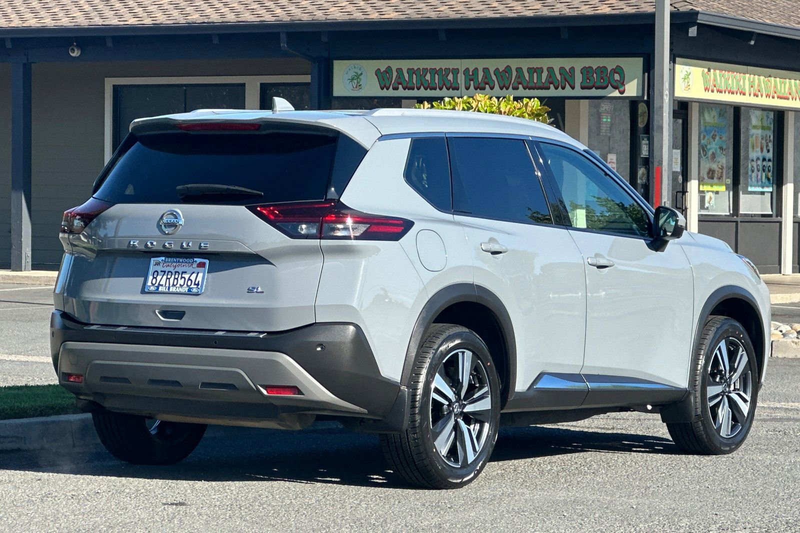 Used 2021 Nissan Rogue SL w/ Premium Package image 3