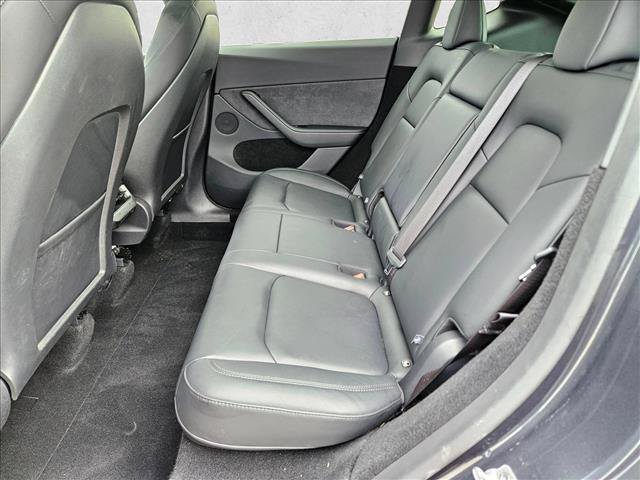 Used 2025 Tesla Model Y Long Range AWD/4WD image 19
