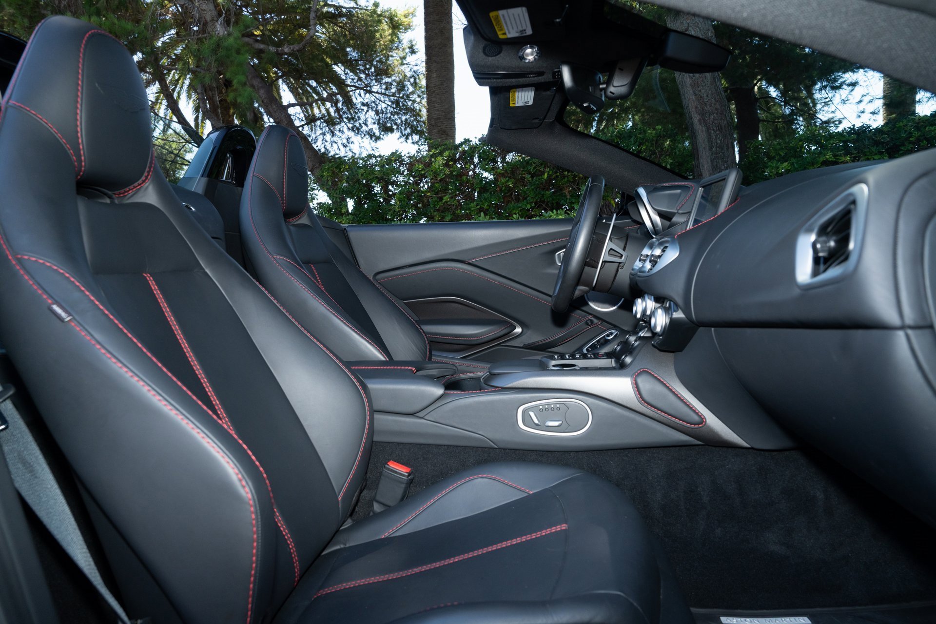 Used 2023 Aston Martin V8 Vantage Roadster image 23