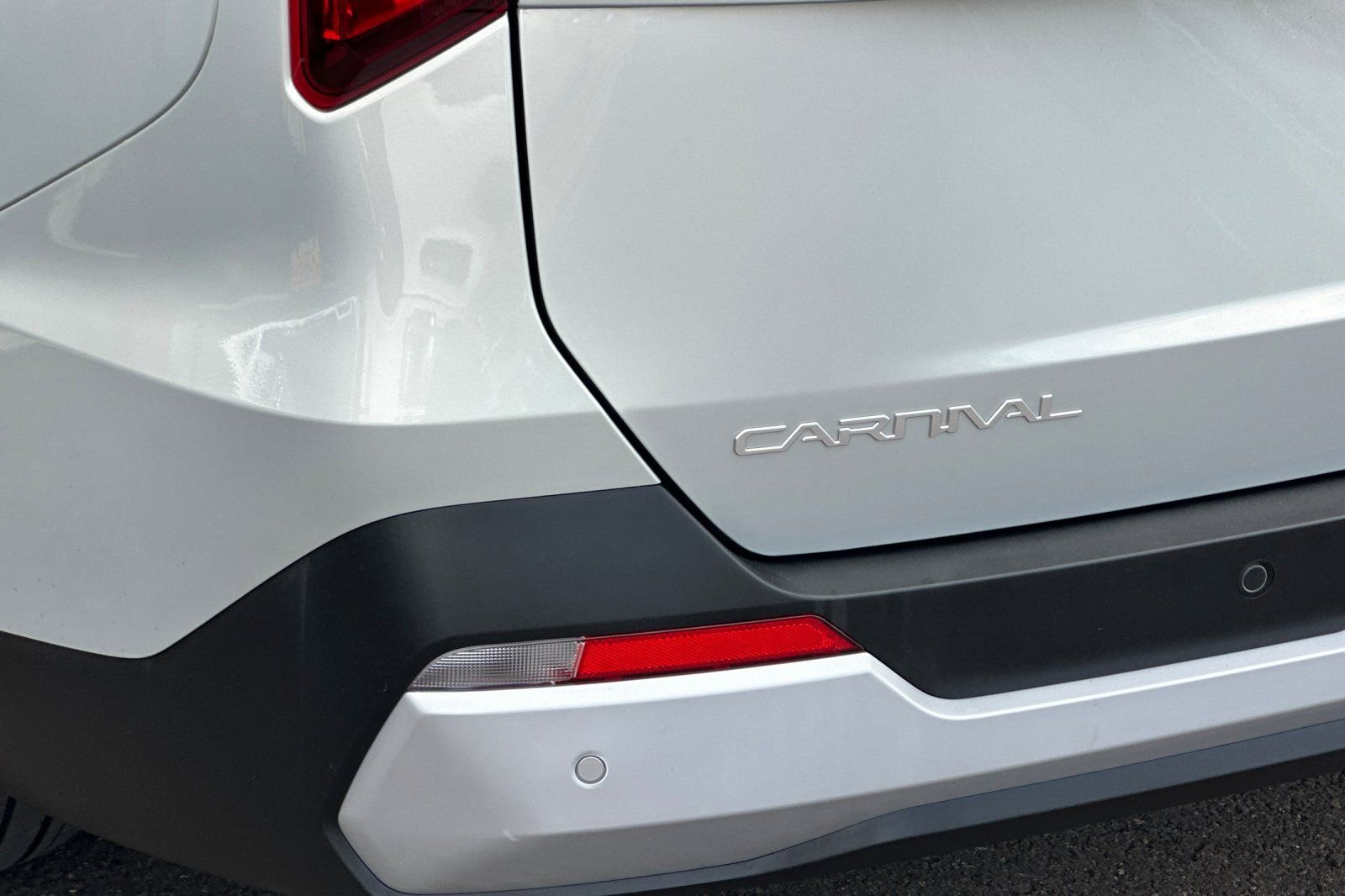 Used 2025 Kia Carnival EX FWD image 26