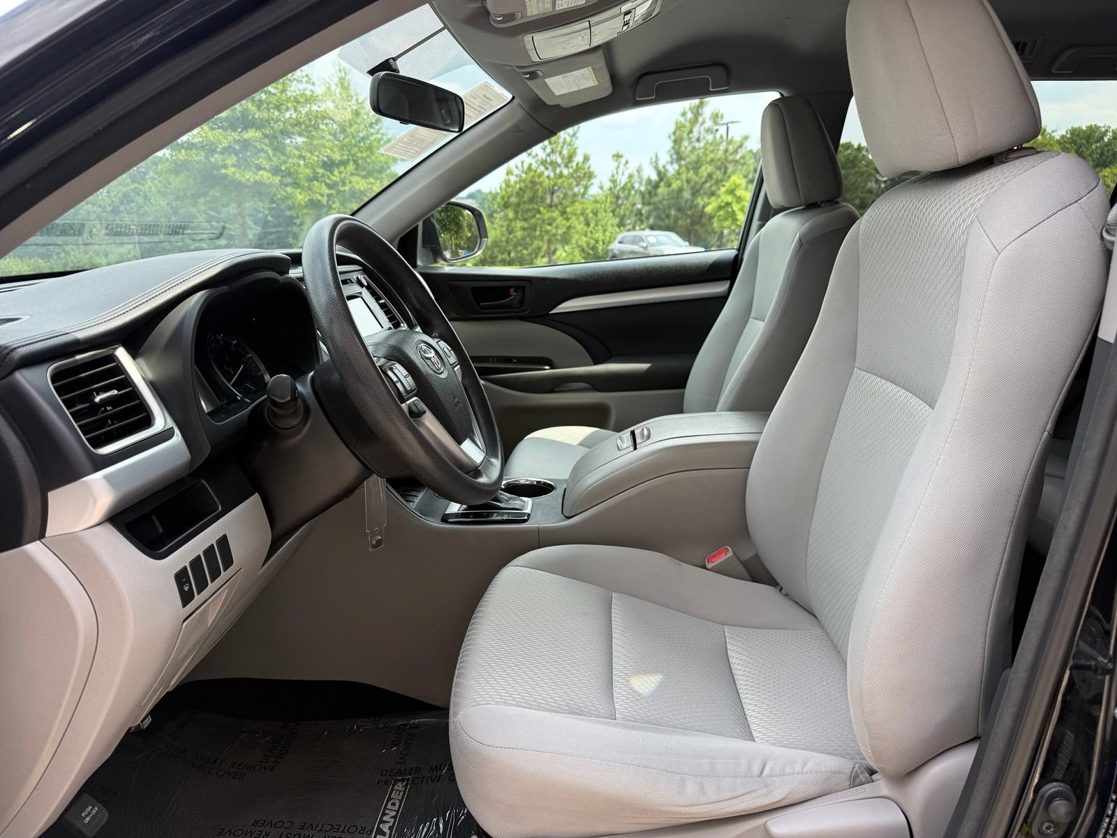 Used 2016 Toyota Highlander LE FWD image 33