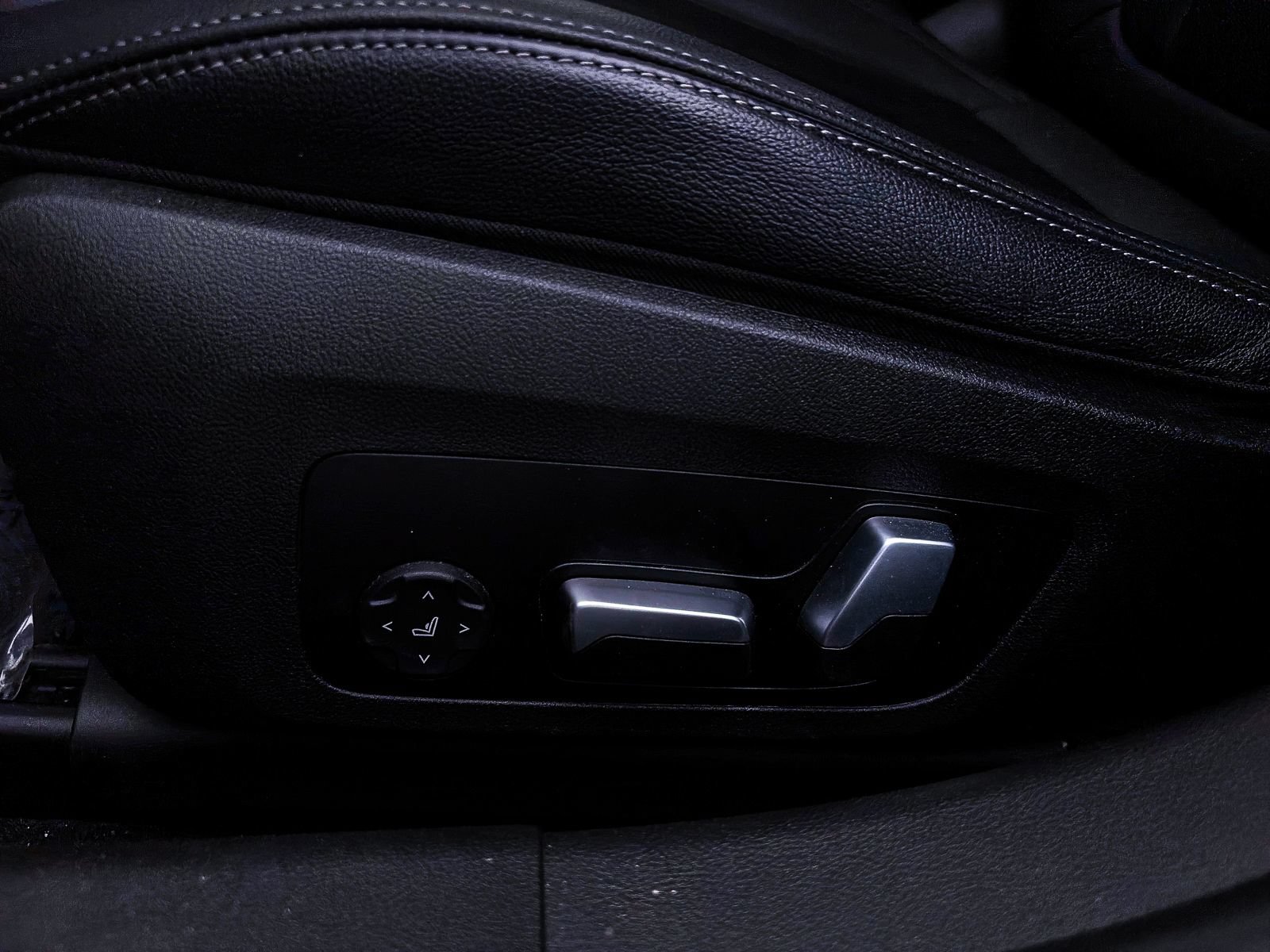 Used 2023 BMW 330i Sedan RWD image 19