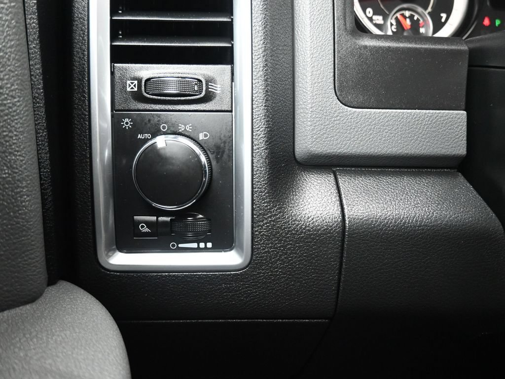 Used 2018 RAM 1500 Classic SLT AWD/4WD image 24