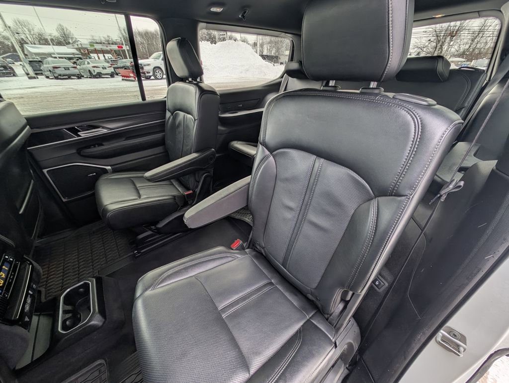 Used 2024 Jeep Wagoneer Series III image 16