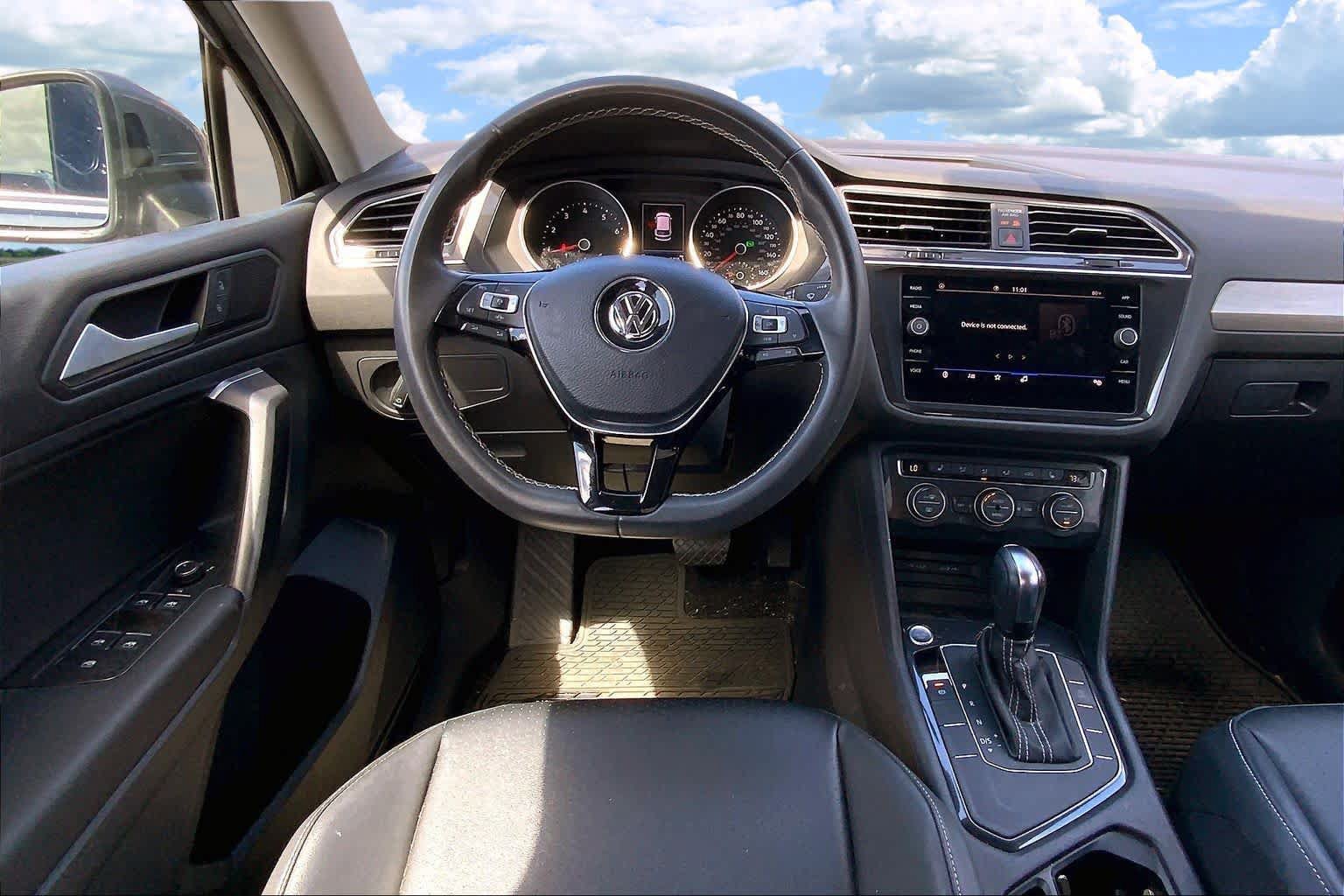 Used 2021 Volkswagen Tiguan SE FWD image 14