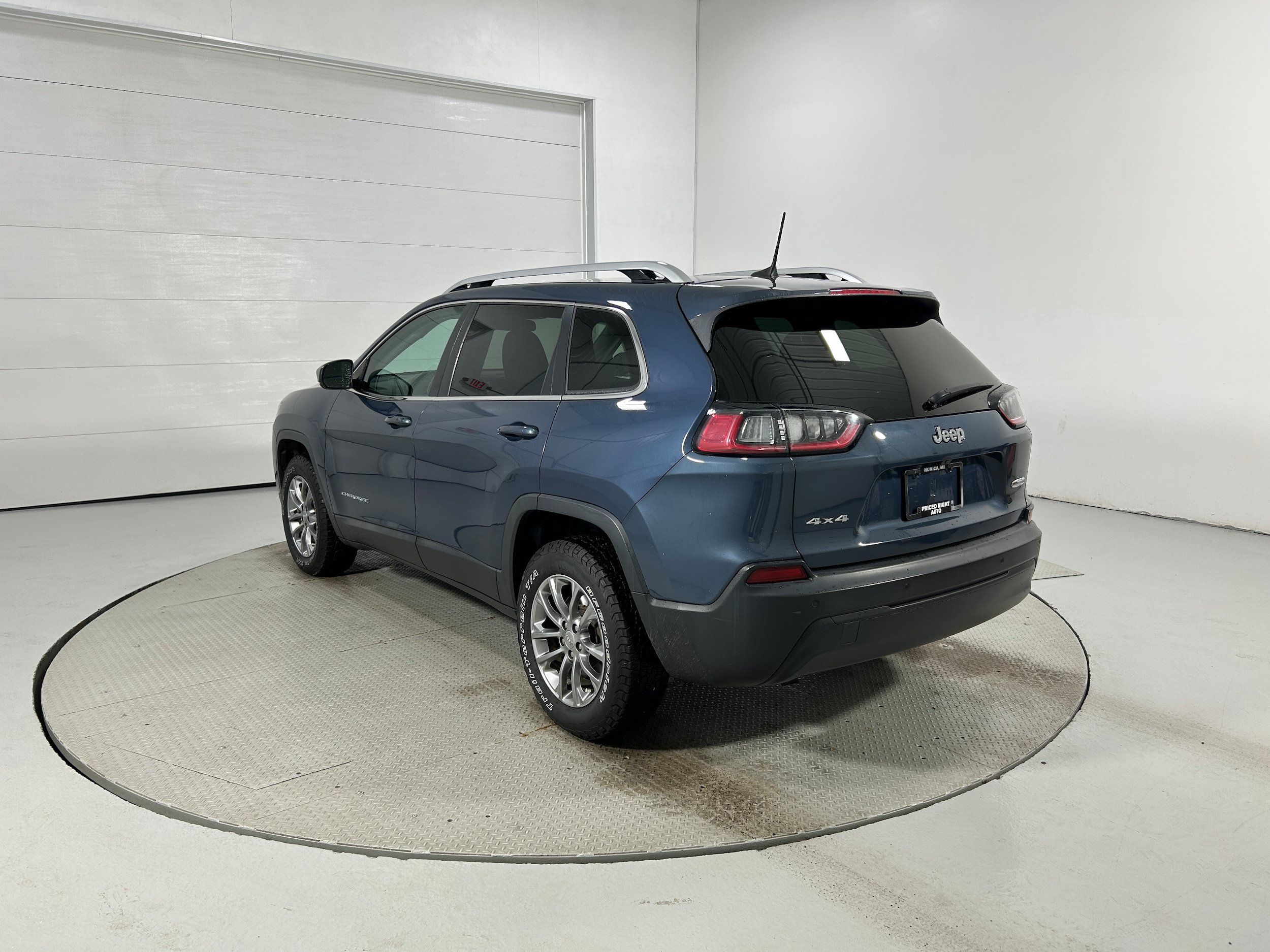 Used 2019 Jeep Cherokee Latitude Plus AWD/4WD image 25