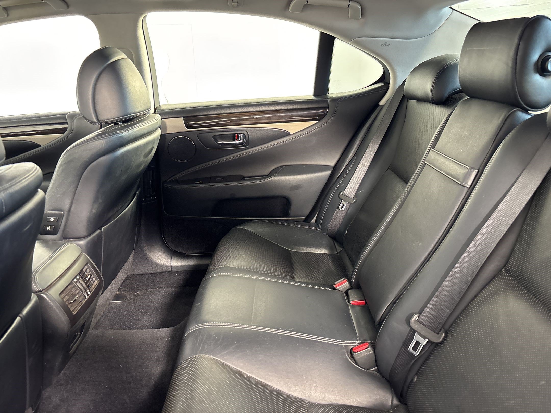 Used 2013 Lexus LS 460 AWD w/ Comfort Pkg image 21
