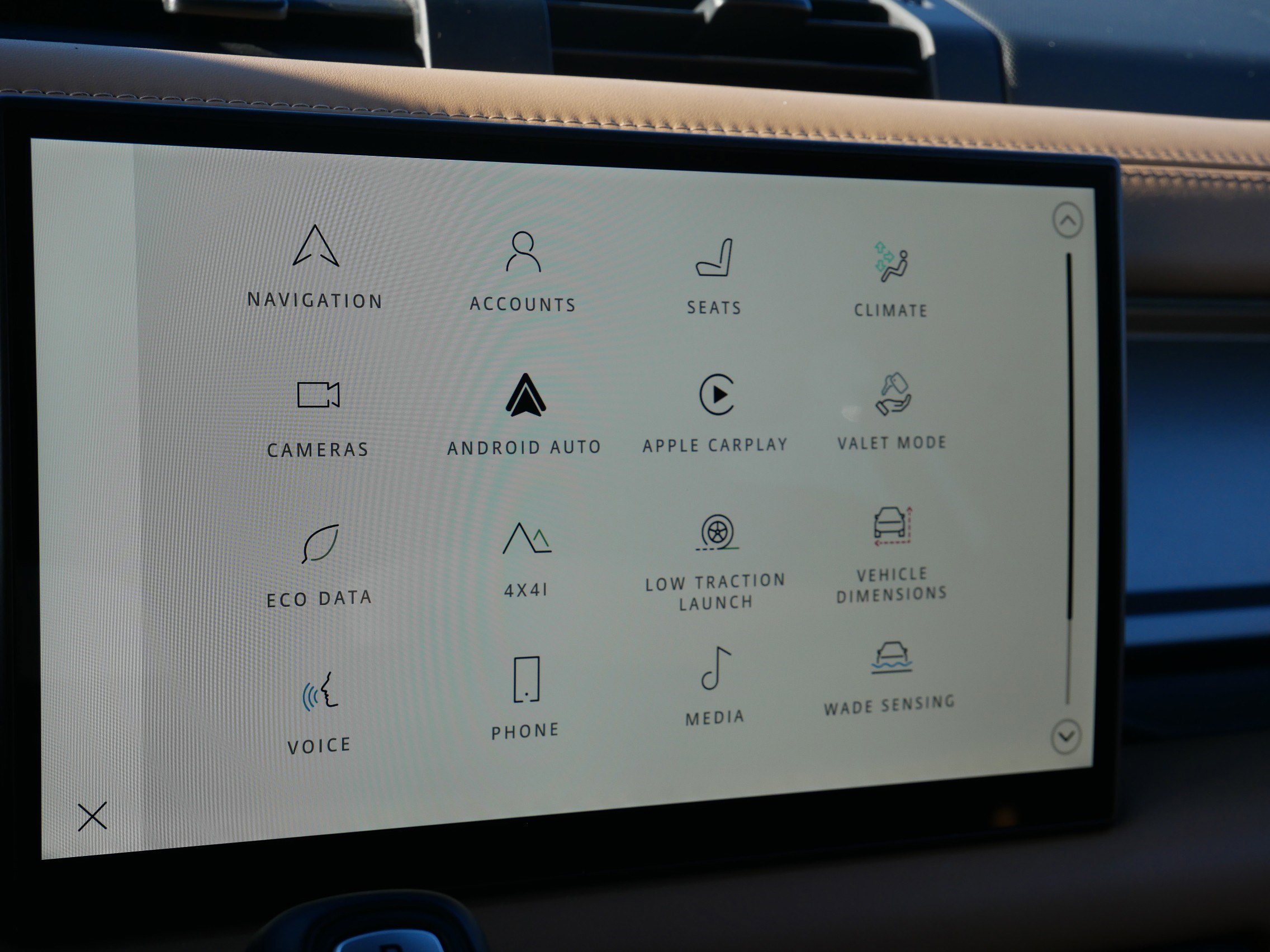 Certified 2025 Land Rover Defender 110 V8 image 32