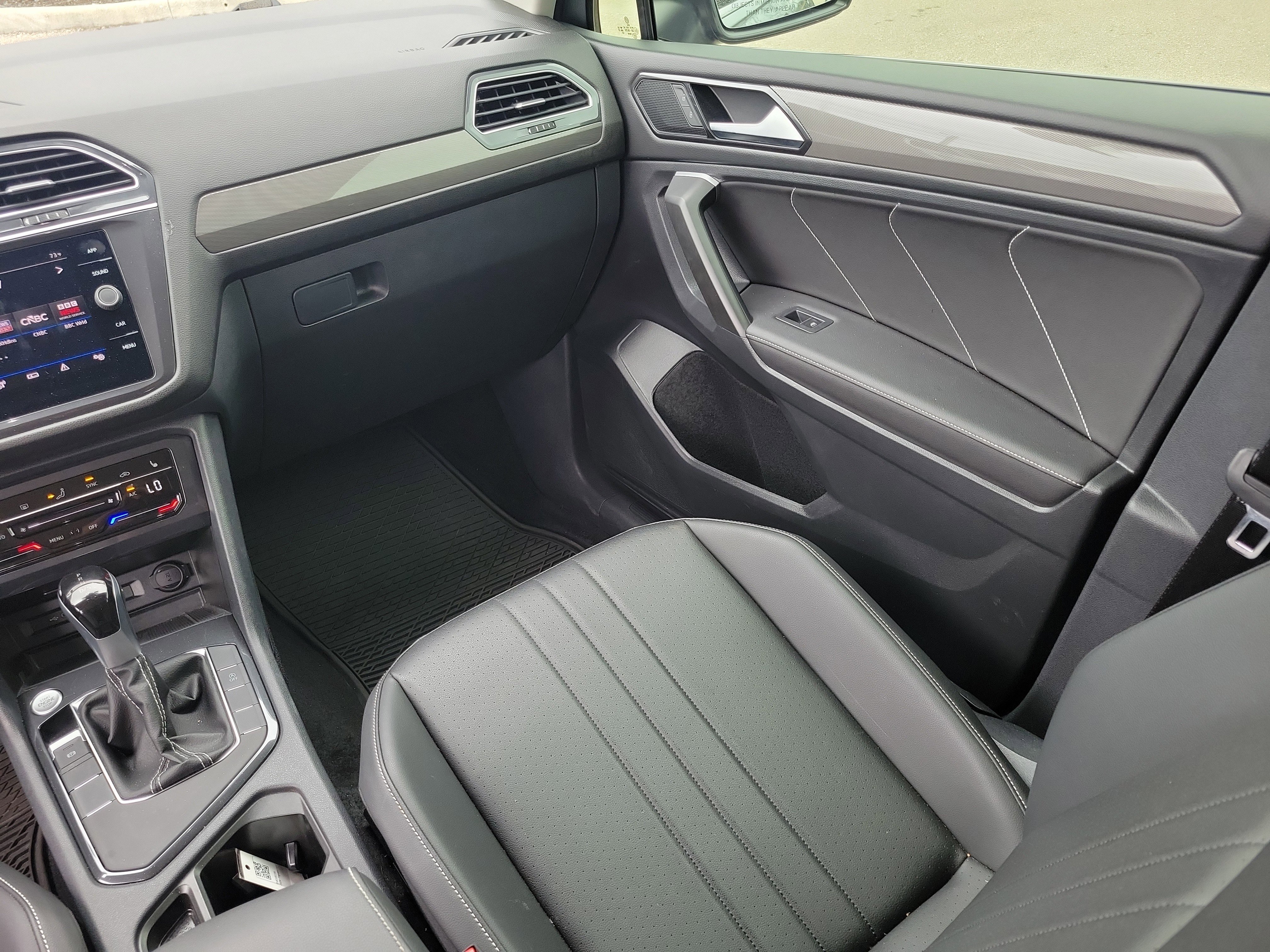 Used 2024 Volkswagen Tiguan SE image 17