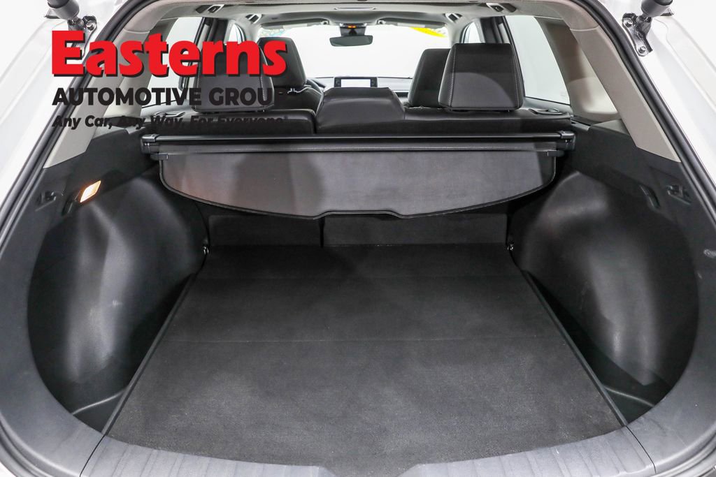 Used 2022 Toyota Corolla Cross XLE w/ Convenience Package image 9