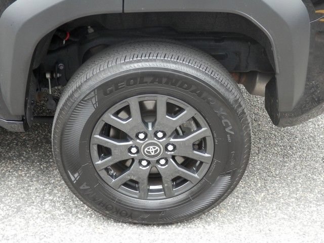 Used 2025 Toyota 4Runner SR5 AWD/4WD image 12