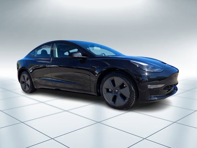 Used 2022 Tesla Model 3 Standard Range image 3