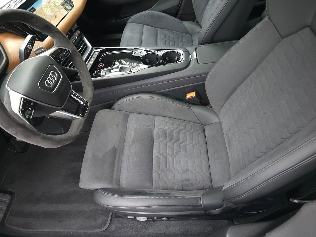 Used 2022 Audi e-tron GT Premium Plus image 12