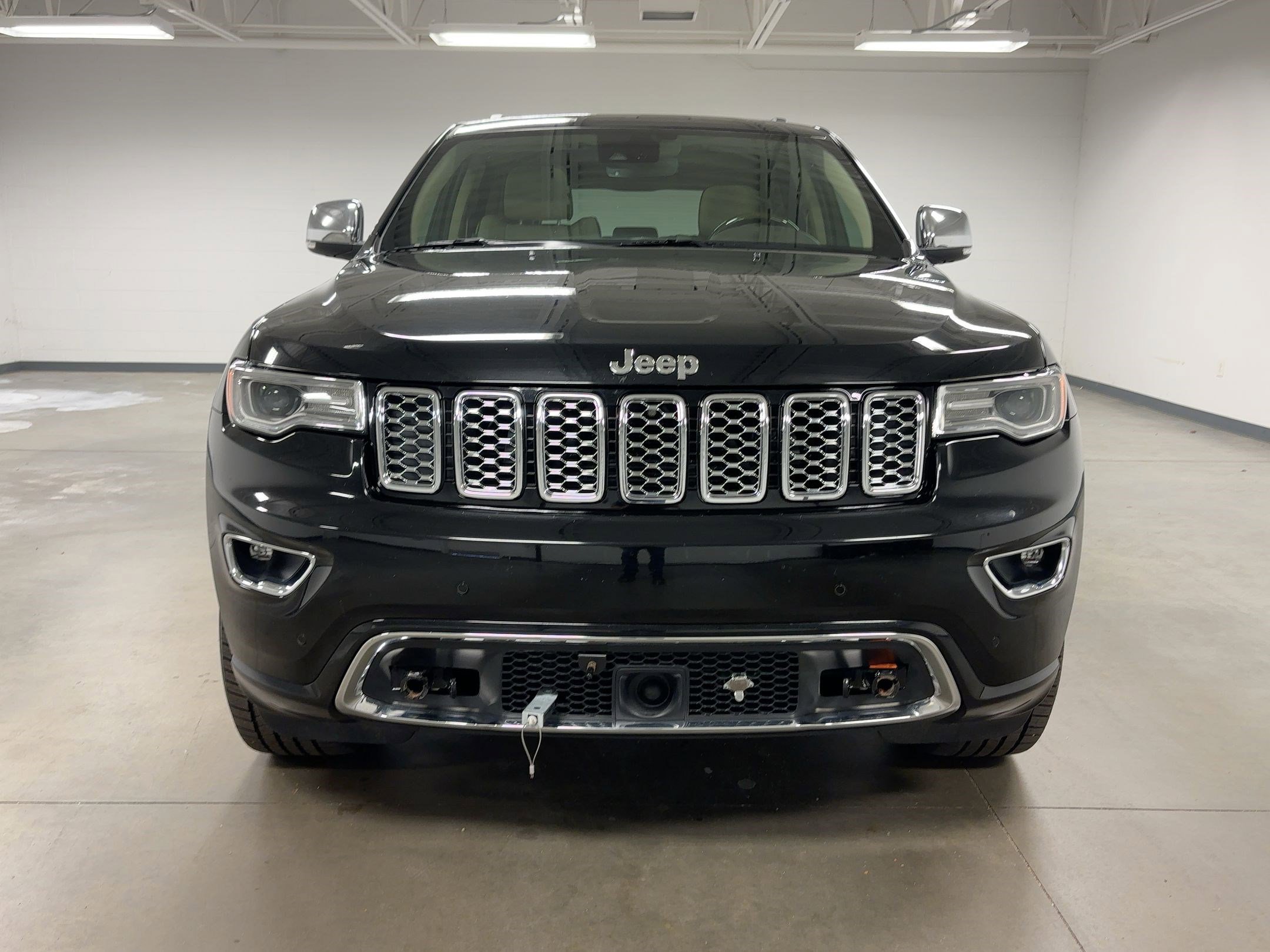 Used 2019 Jeep Grand Cherokee Overland image 4