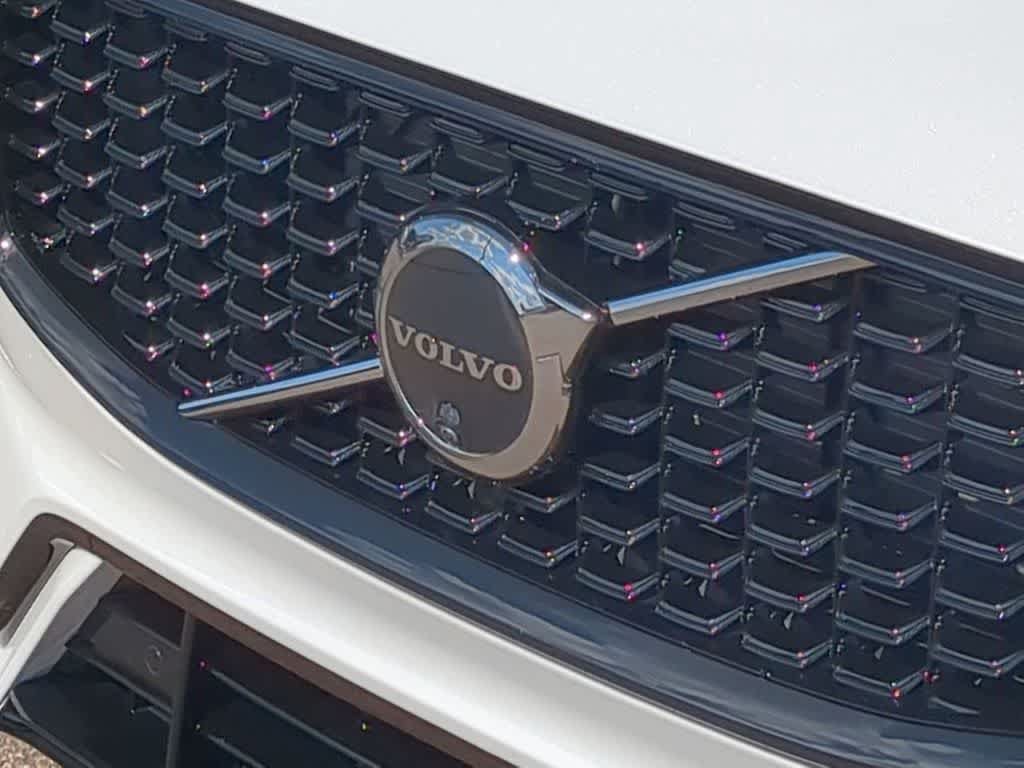 Certified 2024 Volvo XC60 B5 Plus AWD/4WD image 11