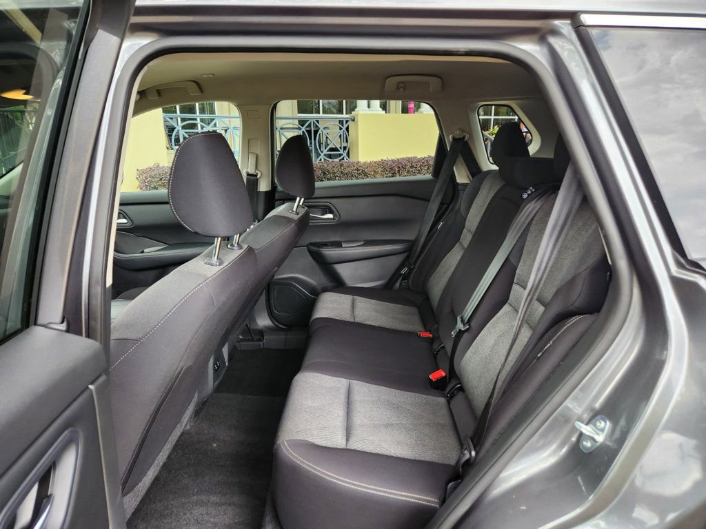 Used 2024 Nissan Rogue SV image 9