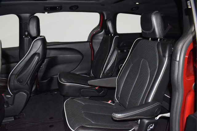 Certified 2025 Chrysler Pacifica Limited FWD image 21