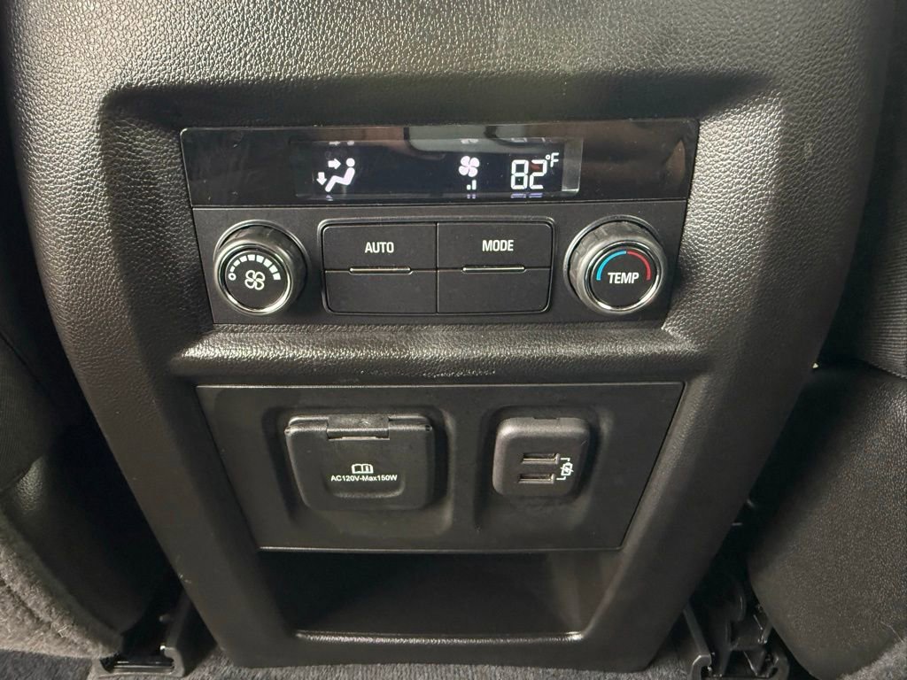 Used 2023 Chevrolet Traverse LT image 13